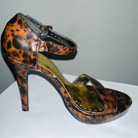 ANKLE STRAP BUCKLE OPEN TOE STILETTO HEEL SIZE 6 ANIMAL PRINT - Picture 2 of 6